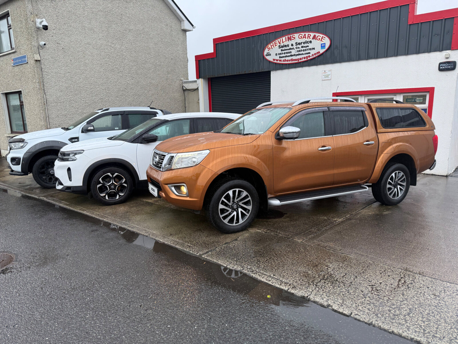 2019 Nissan Navara - image 2