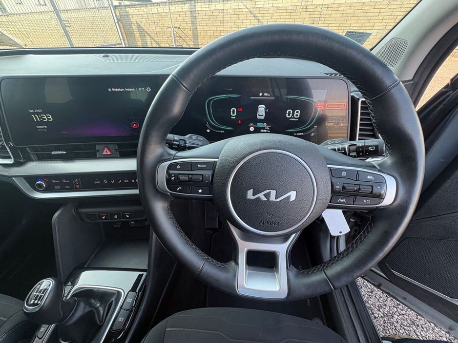 2022 Kia Sportage - image 6