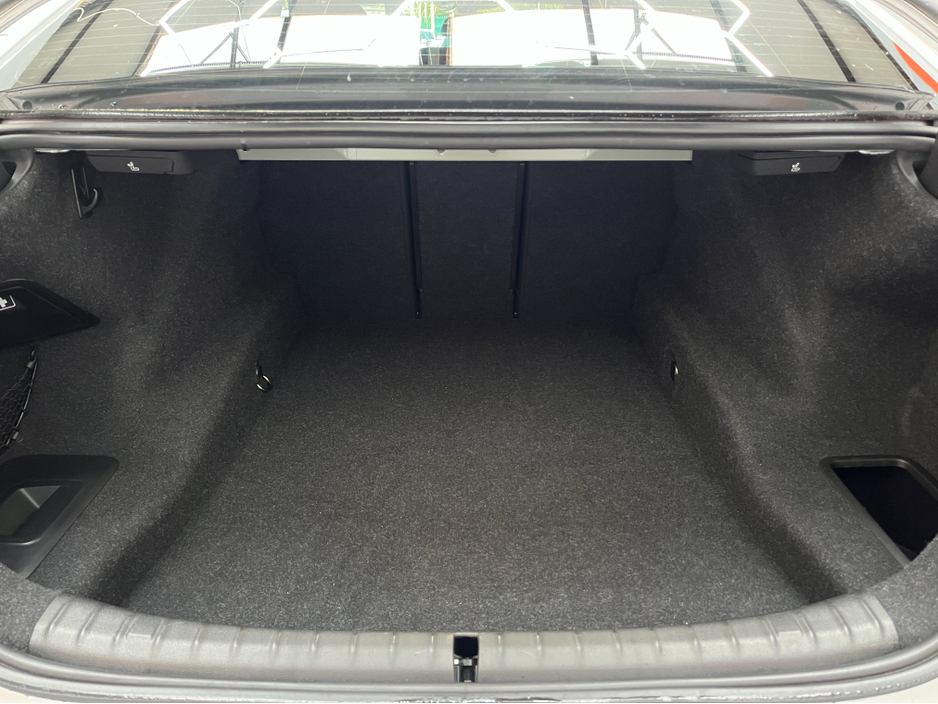 2017 BMW 5 Series - image 8