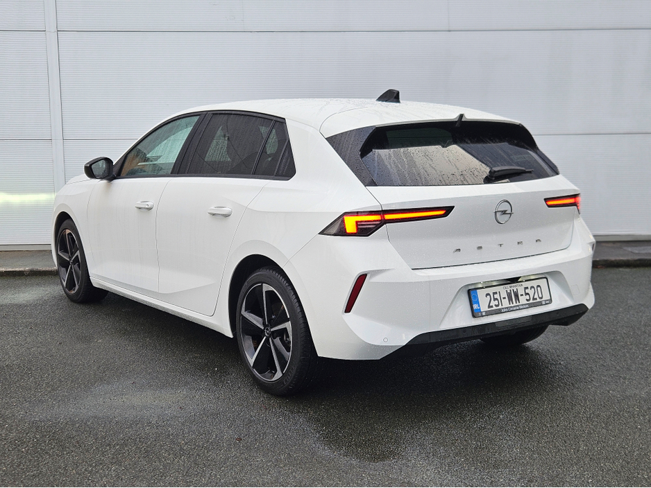 2025 Opel Astra ELEGANCE 1.2 110PS €28,950