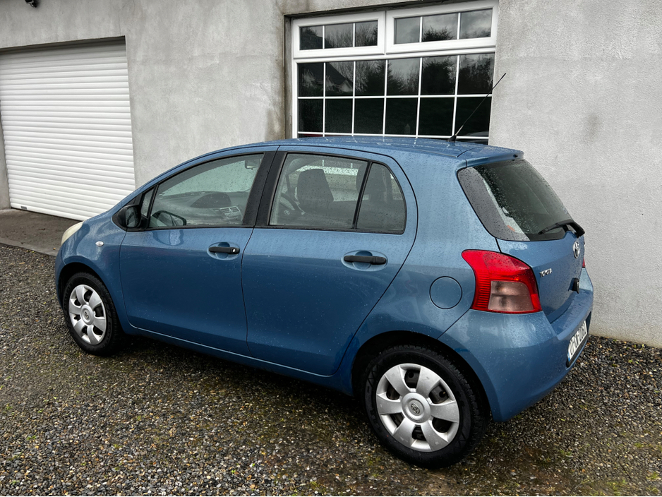 2007 Toyota Yaris - image 10