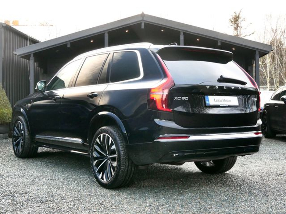 2025 Volvo XC90 - image 4