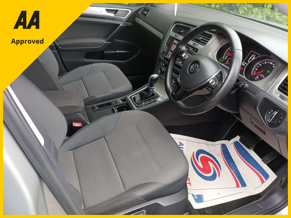 2017 Volkswagen Golf 1.2 TSI COMFORTLINE PLUS COMPREHENSIVE SERVICE HISTORY (9 STAMPS) ONLY 74,146kms FACTORY IMMOBILISER PUSH BUTTON START PROXIMITY KEY MULTI-FUNCTION STEERING WHEEL ALLOY WHEELS NCT ROADTAX €17,695