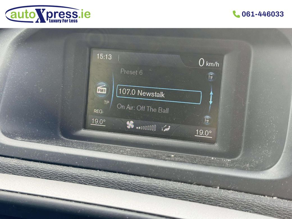 2014 Volvo V40 - image 4