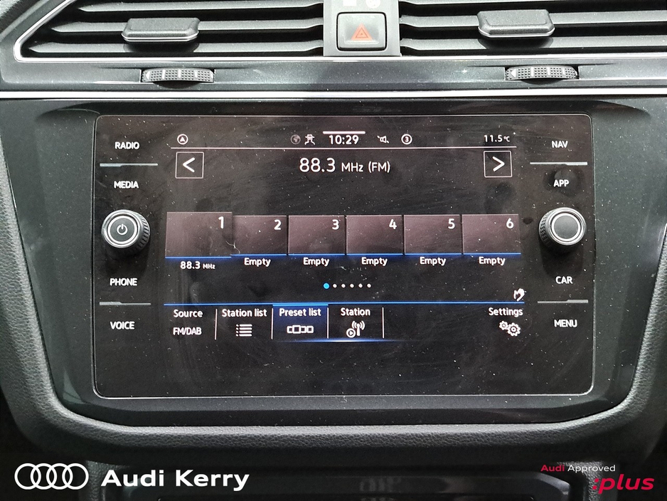 2022 Volkswagen Tiguan - image 15