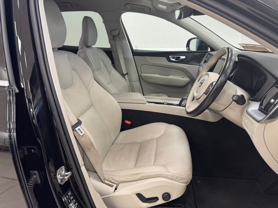 2021 Volvo XC60 - image 19
