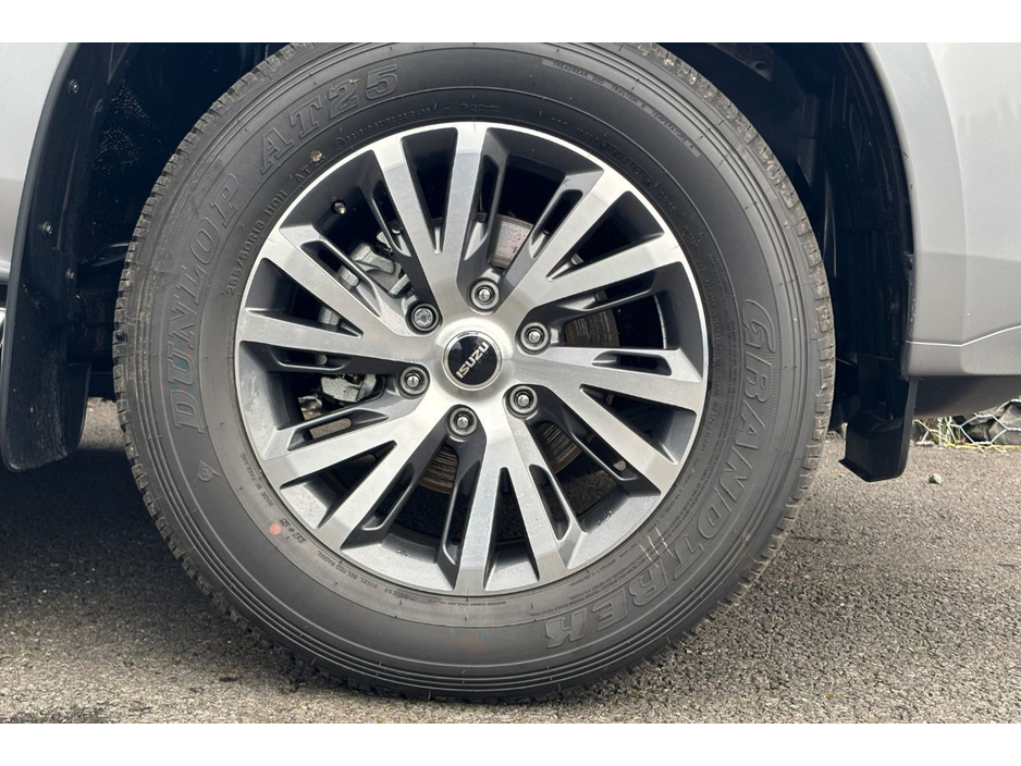 2025 Isuzu D-MAX - image 10