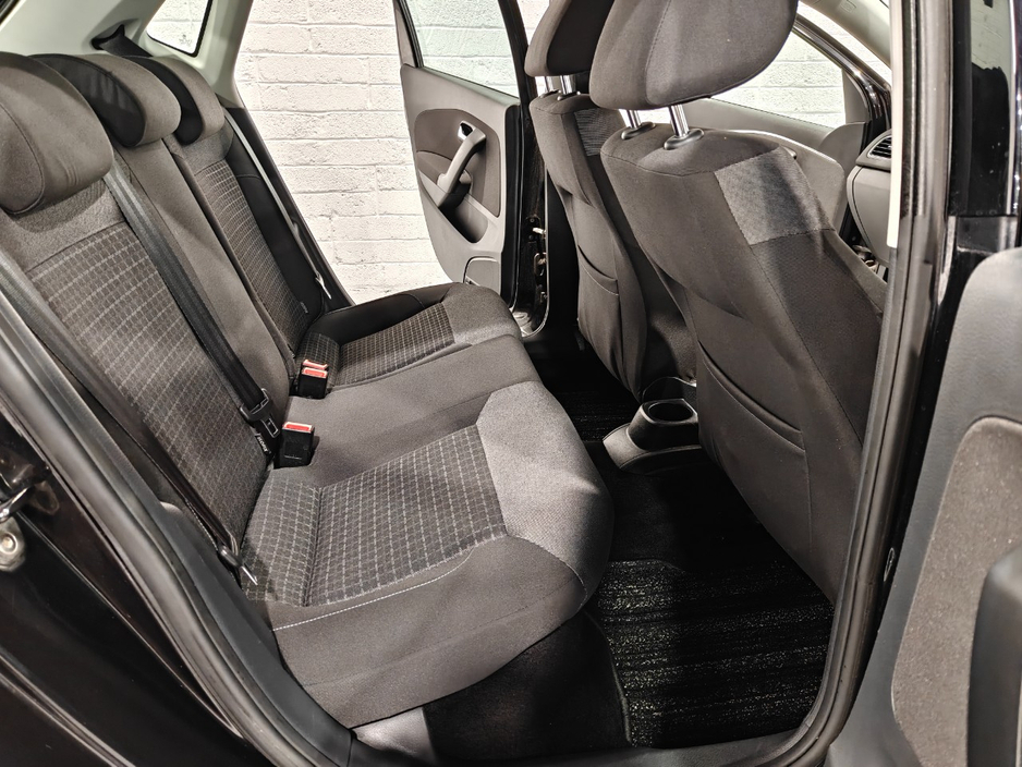 2015 Volkswagen Polo - image 15