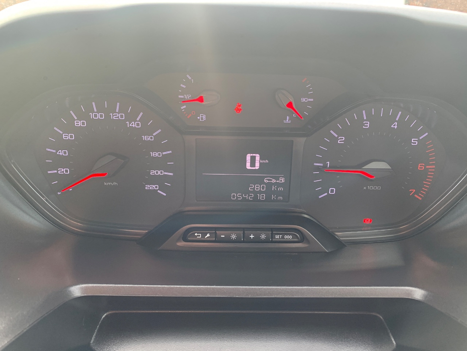 2023 Peugeot Partner - image 11