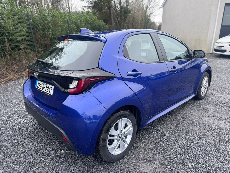 2022 Toyota Yaris - image 7