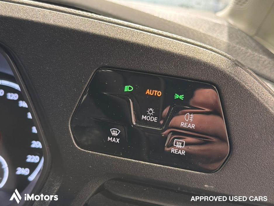 2021 Volkswagen Caddy - image 20