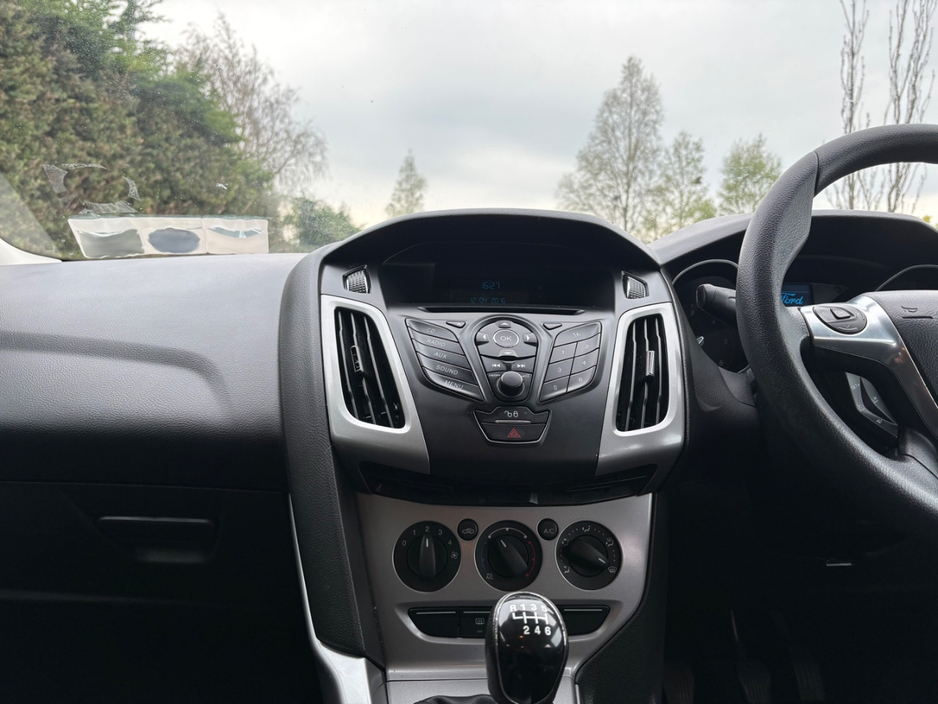 2014 Ford Focus - image 9