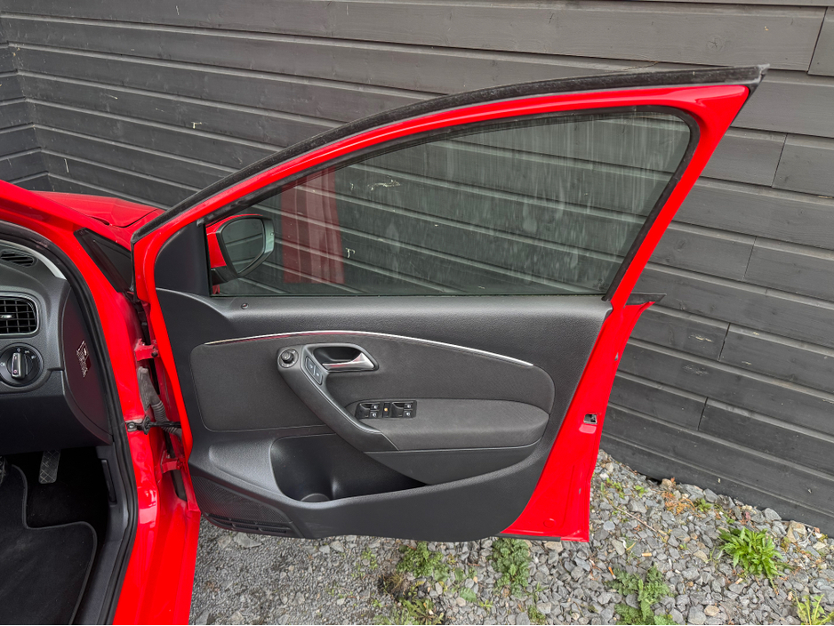 2015 Volkswagen Polo - image 18