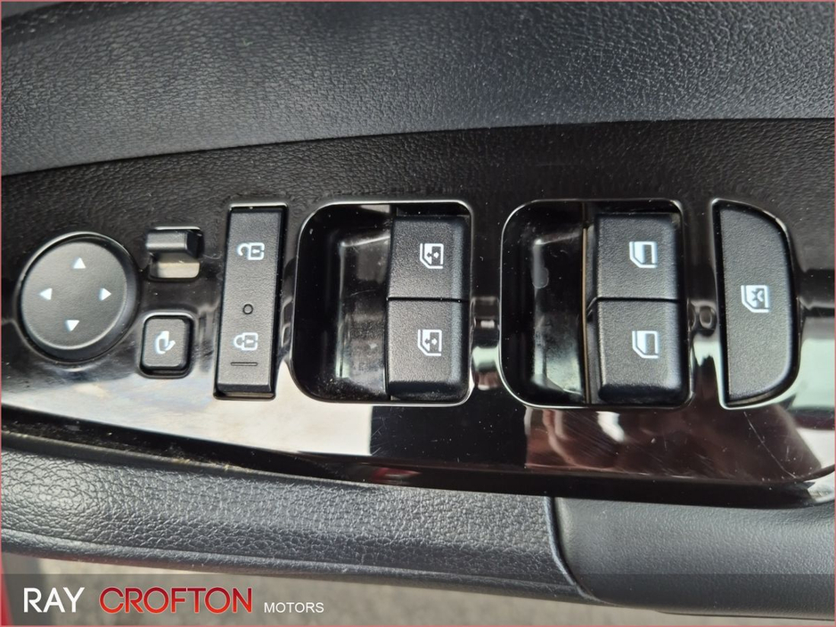 2022 Kia Sportage - image 23