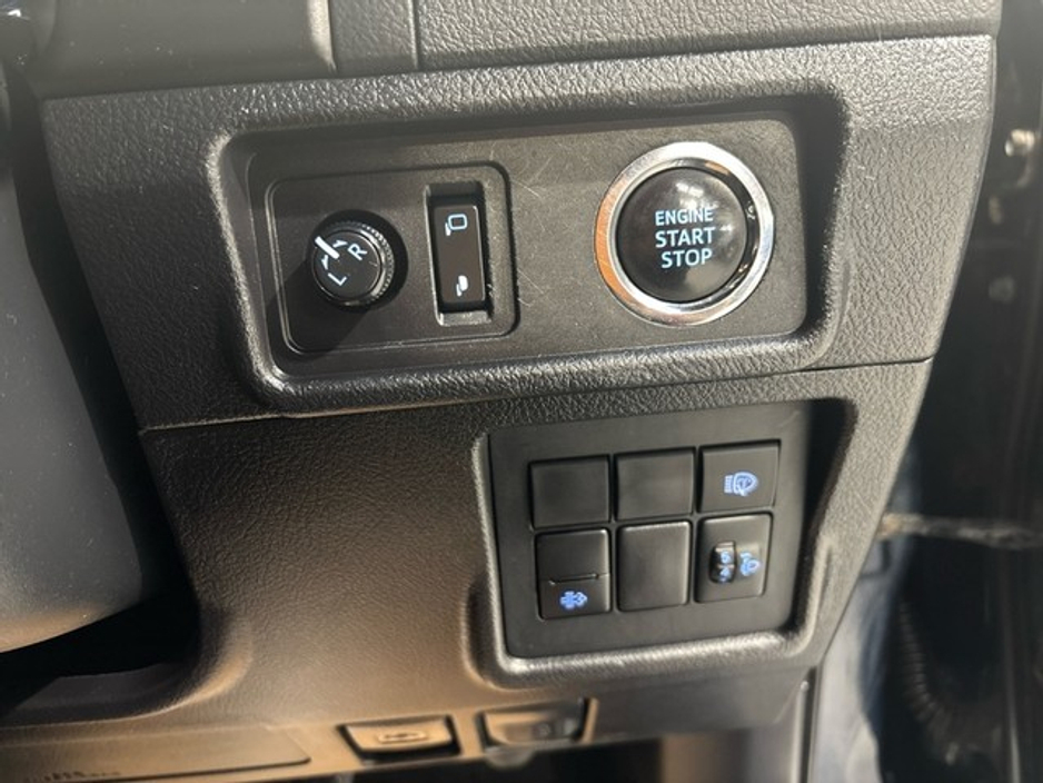 2021 Toyota Landcruiser - image 12