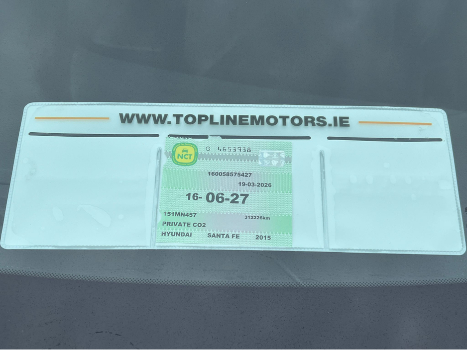 2015 Hyundai Santa Fe - image 2