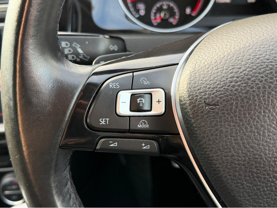 2016 Volkswagen Golf - image 22