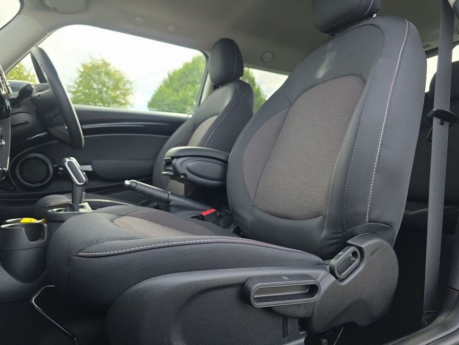 2023 MINI Hatch - image 13