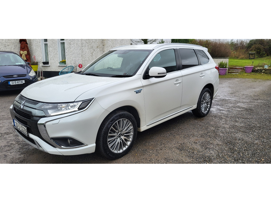 2020 Mitsubishi Outlander 2.4 DYNAMICS PHEV 221 €22,750