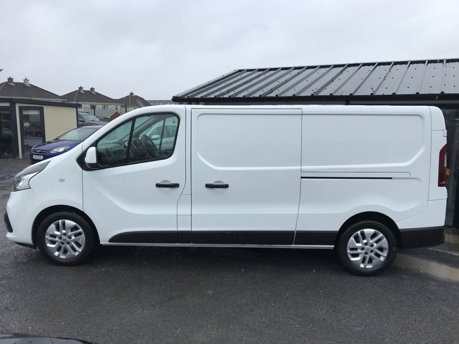2019 Renault Trafic - image 6