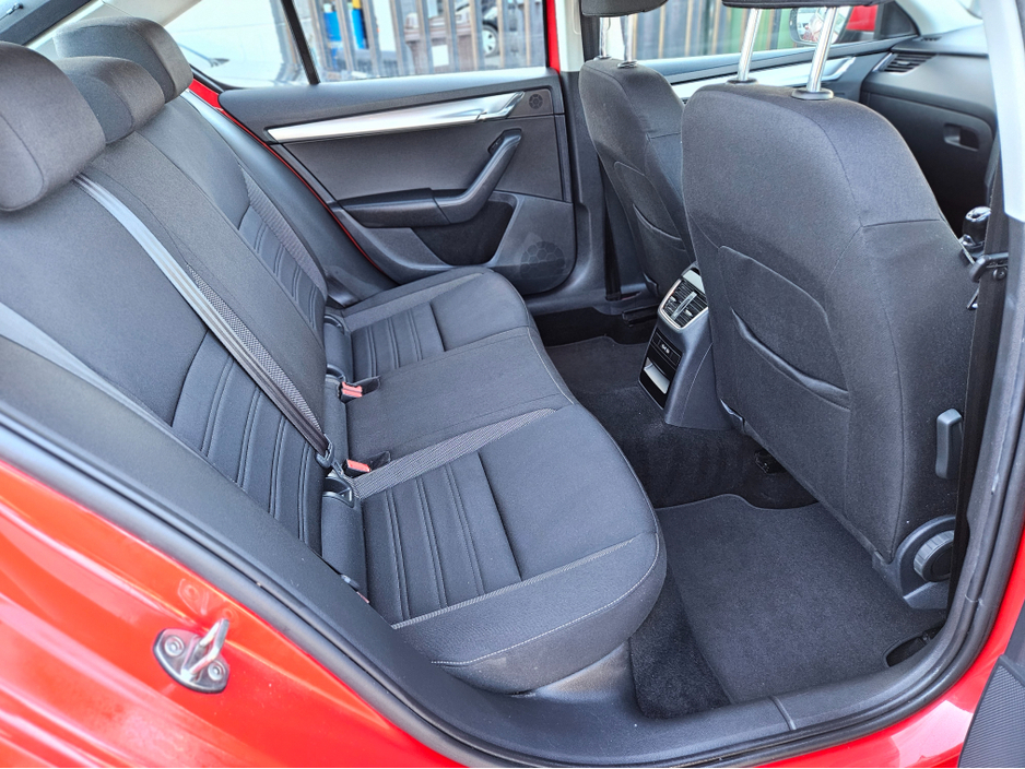2019 Skoda Octavia - image 13