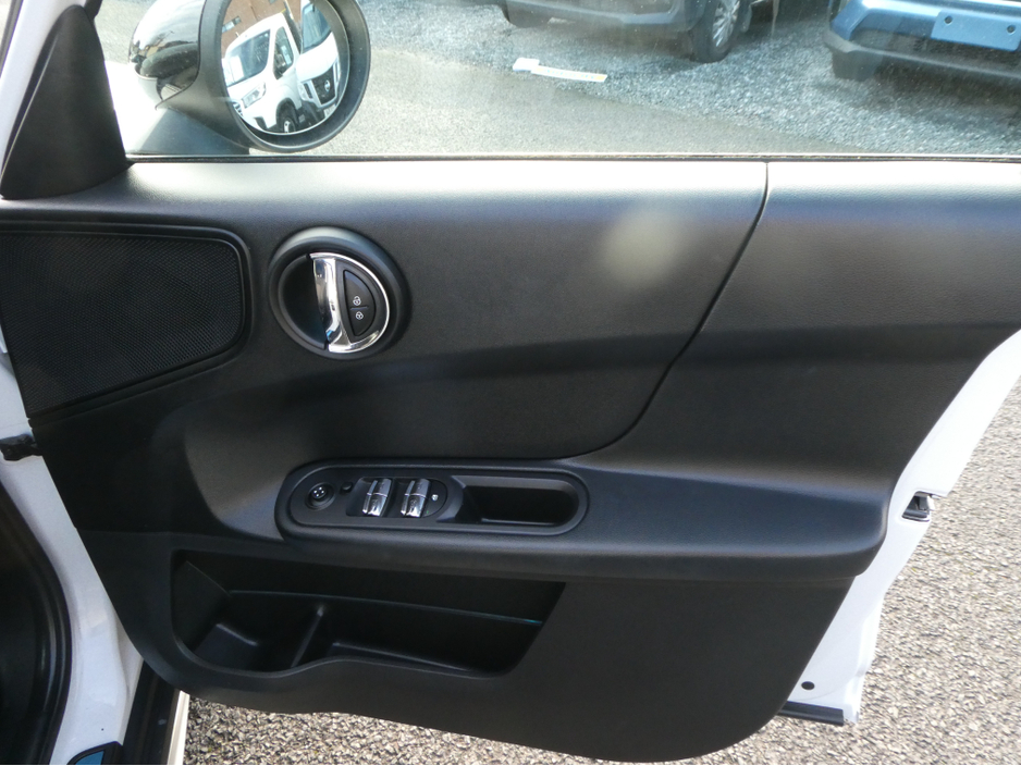 2017 MINI Countryman - image 14