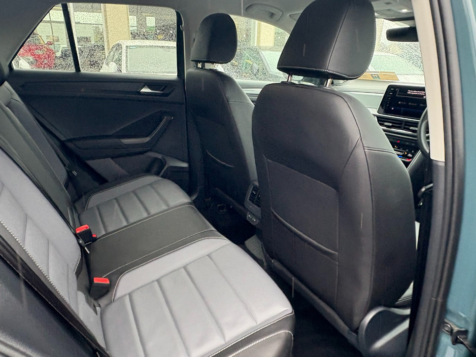 2024 Volkswagen T-Roc - image 12