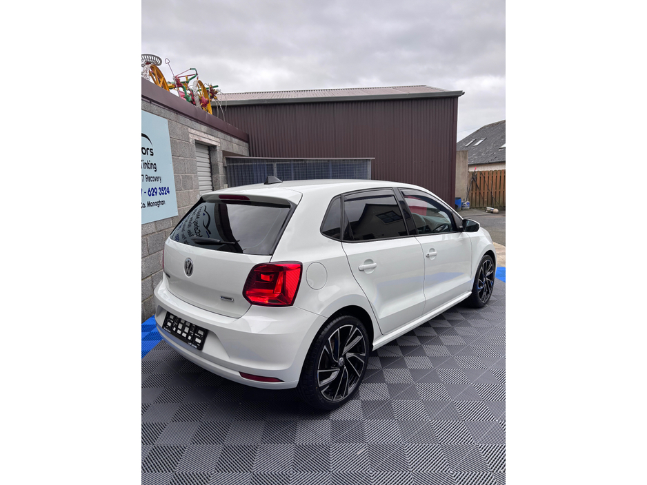 2017 Volkswagen Polo - image 4