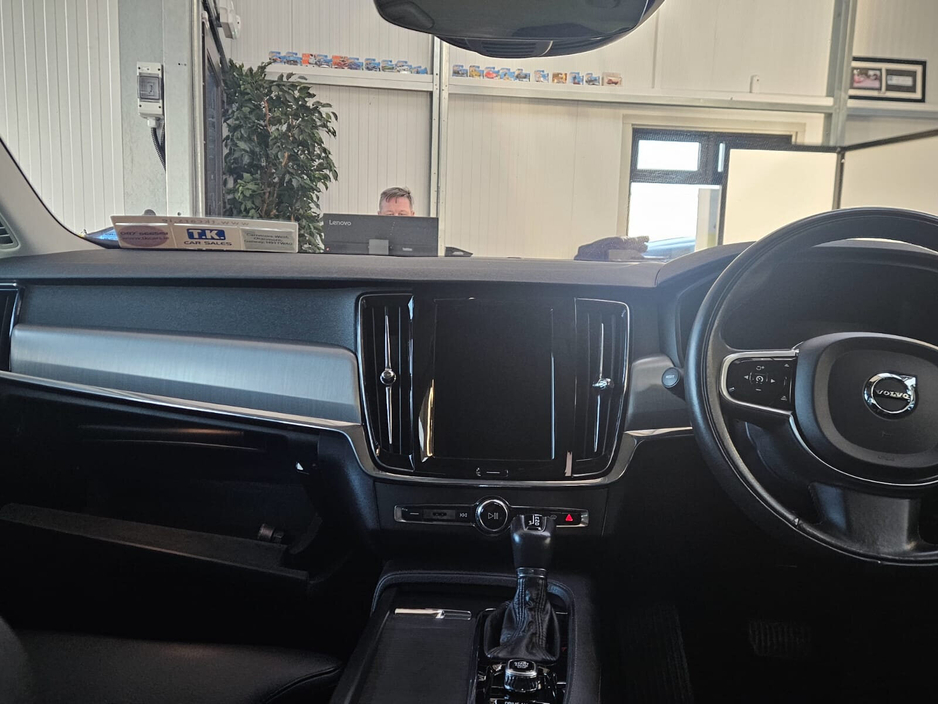 2019 Volvo S90 - image 11
