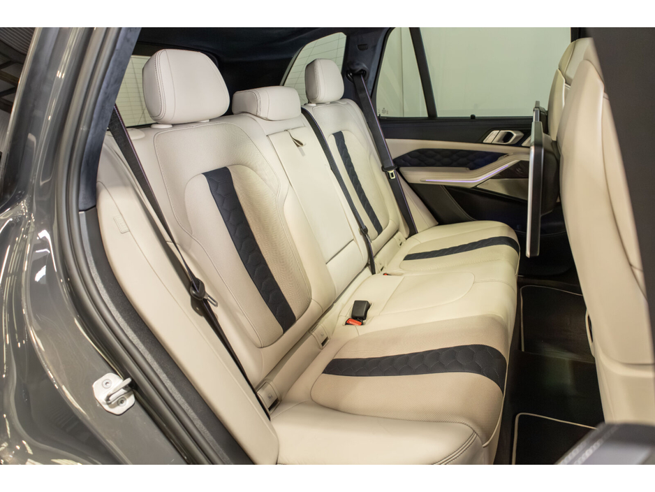 2023 BMW X5 - image 11