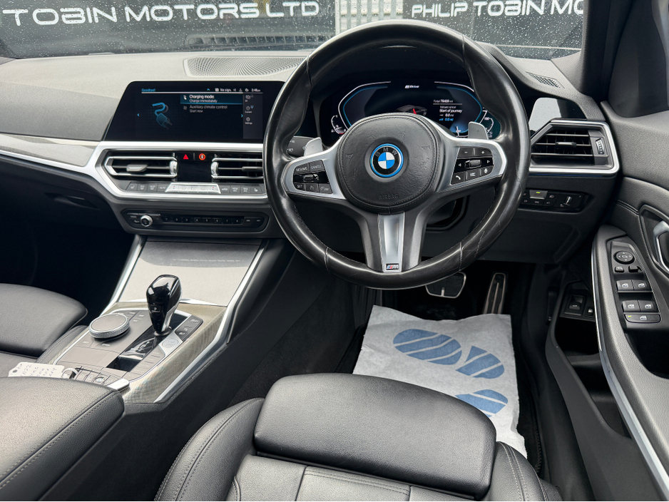 2022 BMW 3 Series - image 15