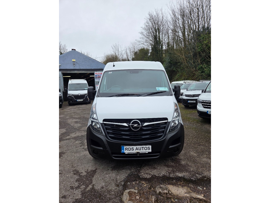 2021 Opel Movano - image 2