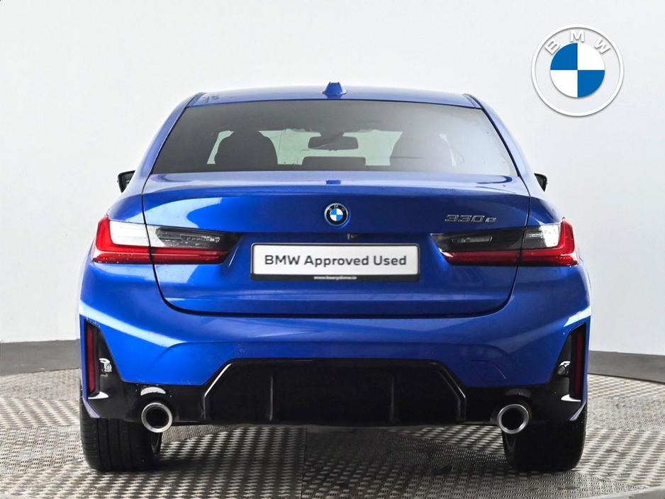 2025 BMW 3 Series - image 15