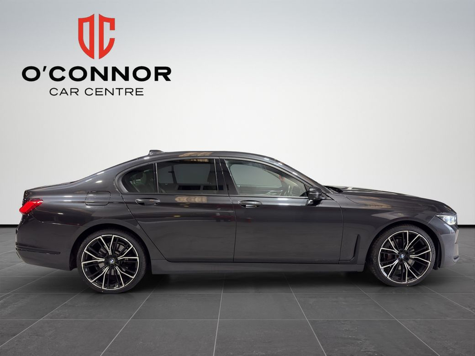 2019 BMW 7 Series - image 7