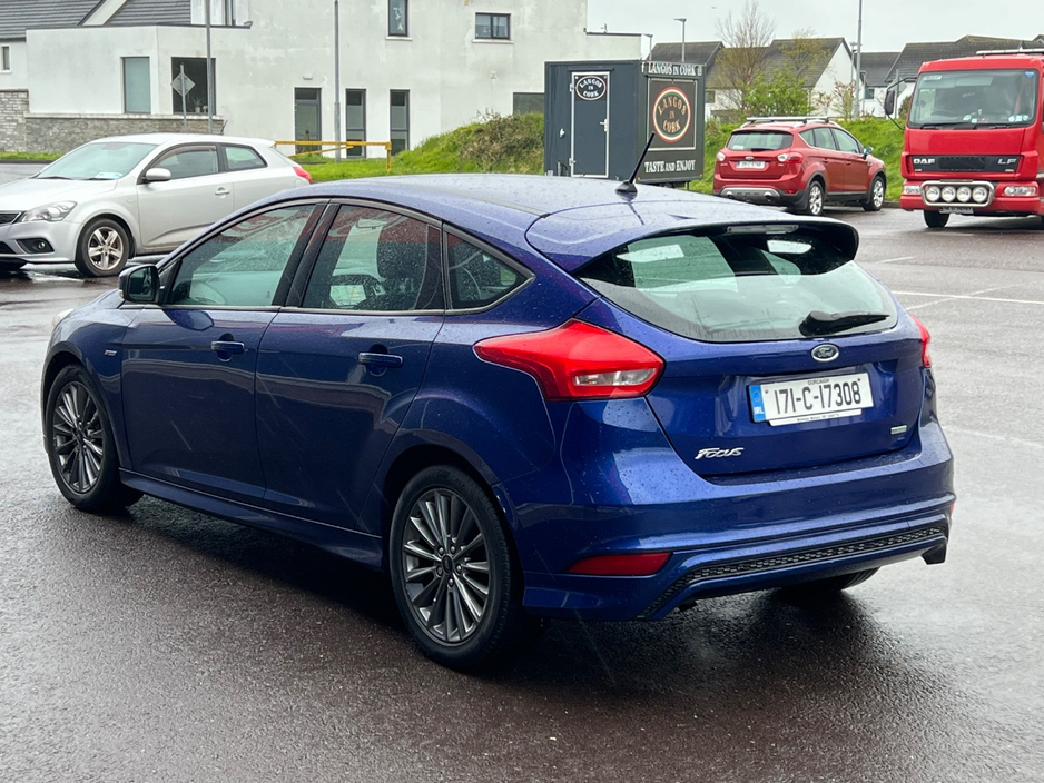 2017 Ford Focus - image 9