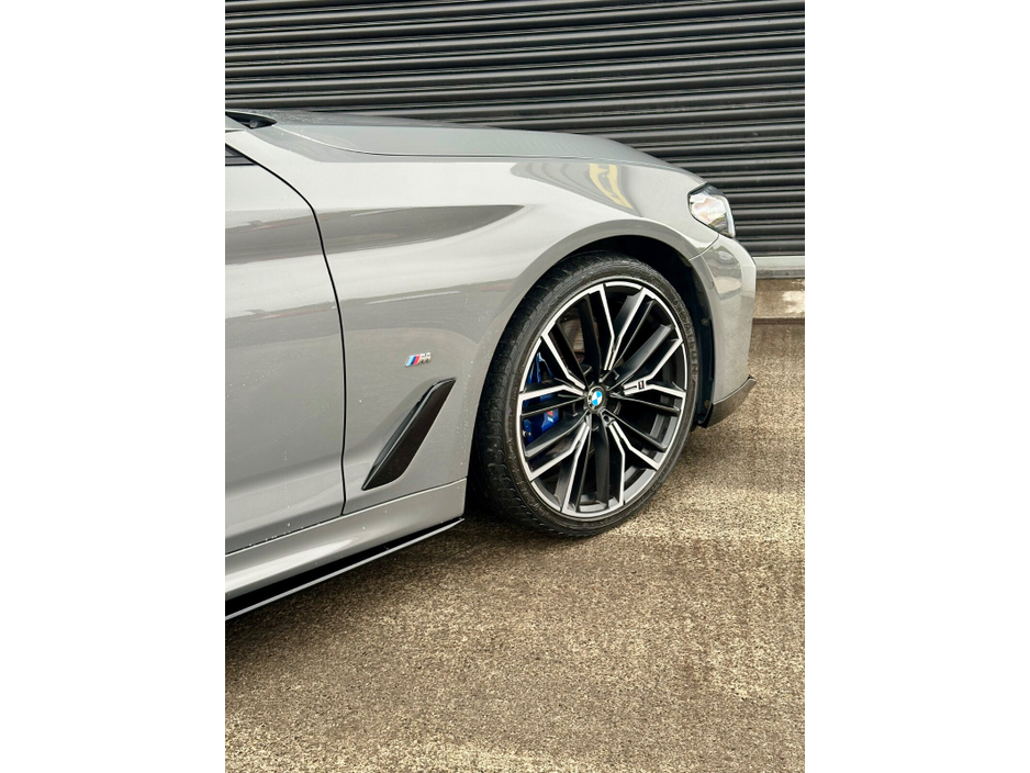 2021 BMW 5 Series - image 13