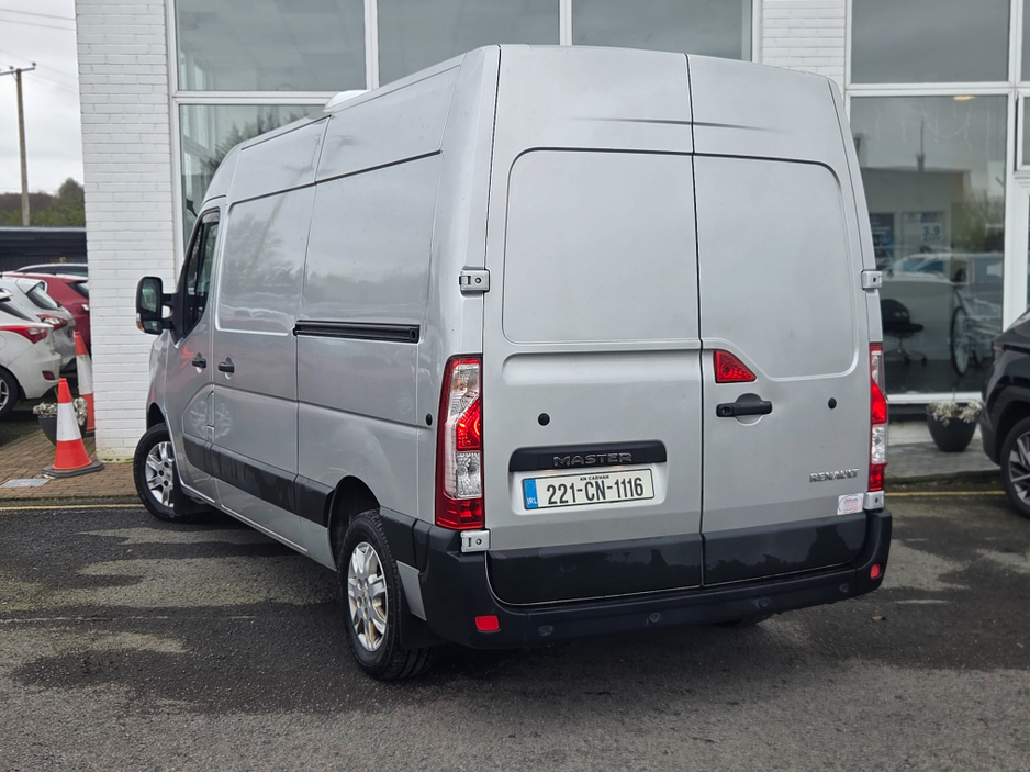2022 Renault Master - image 2