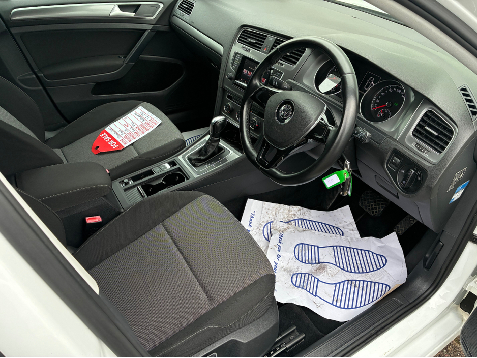 2014 Volkswagen Golf - image 12