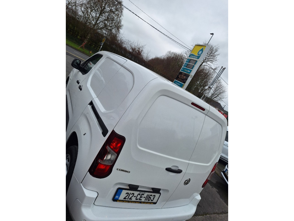 2021 Vauxhall Combo - image 5