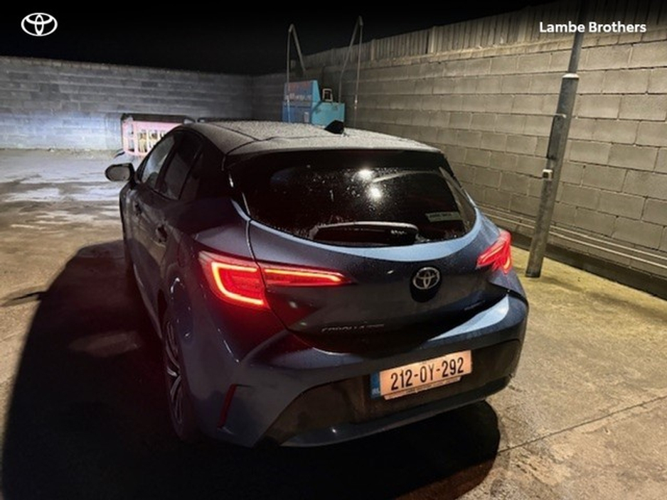 2021 Toyota Corolla - image 4