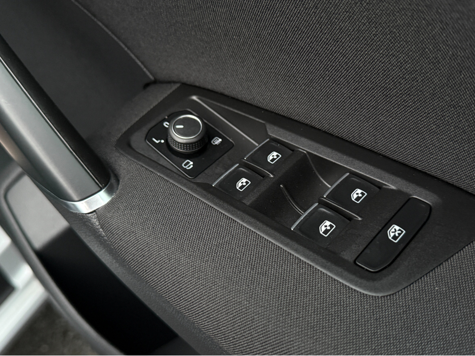 2016 Volkswagen Touran - image 19