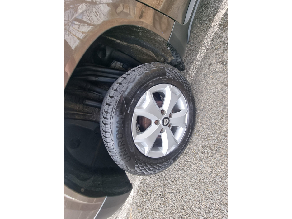 2021 Dacia Duster - image 18