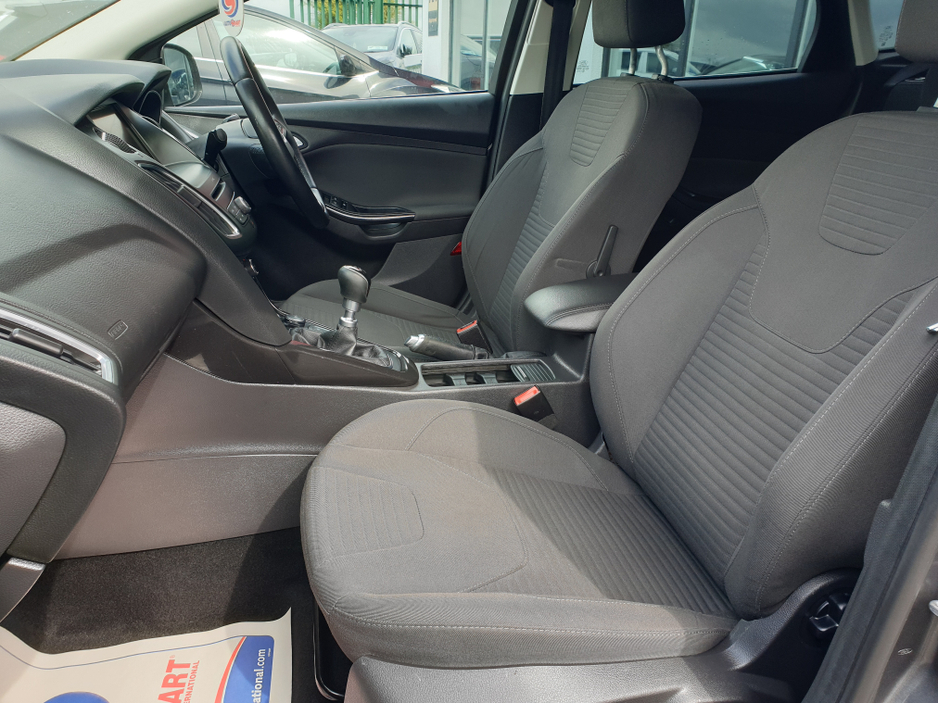 2016 Ford Focus - image 12