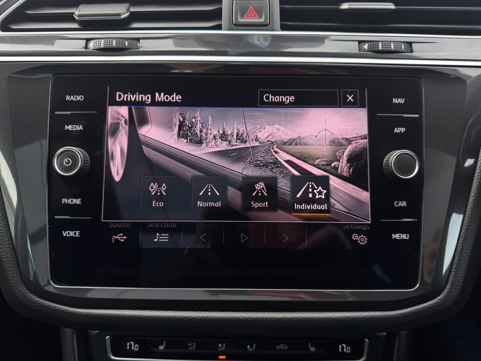 2018 Volkswagen Tiguan - image 32