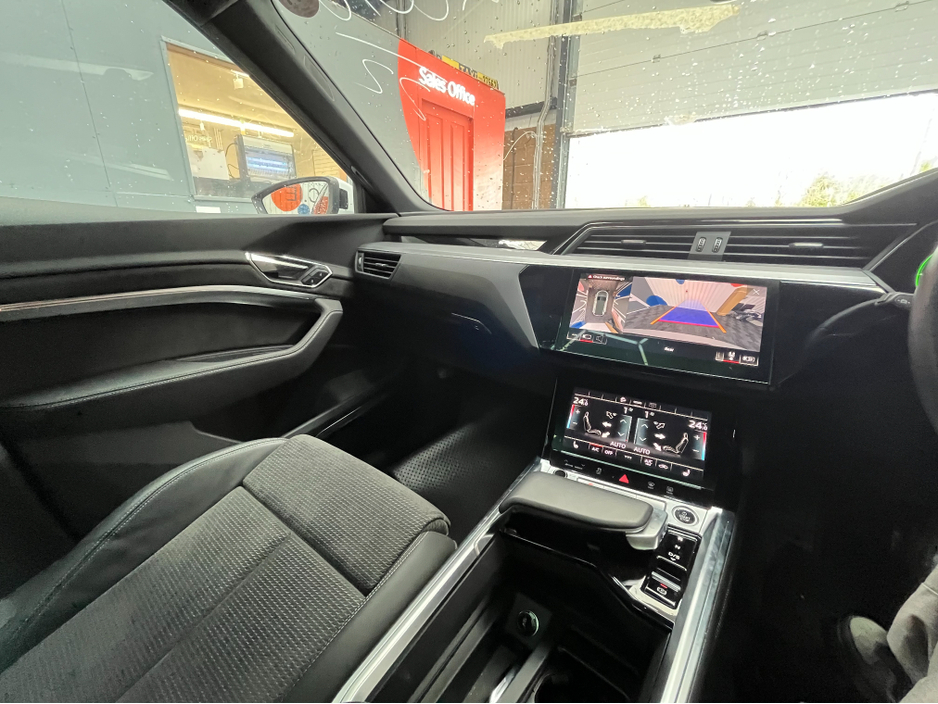 2022 Audi e-tron - image 19