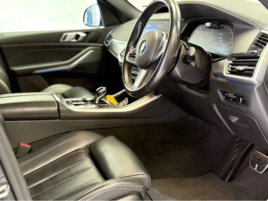 2022 BMW X5 - image 4