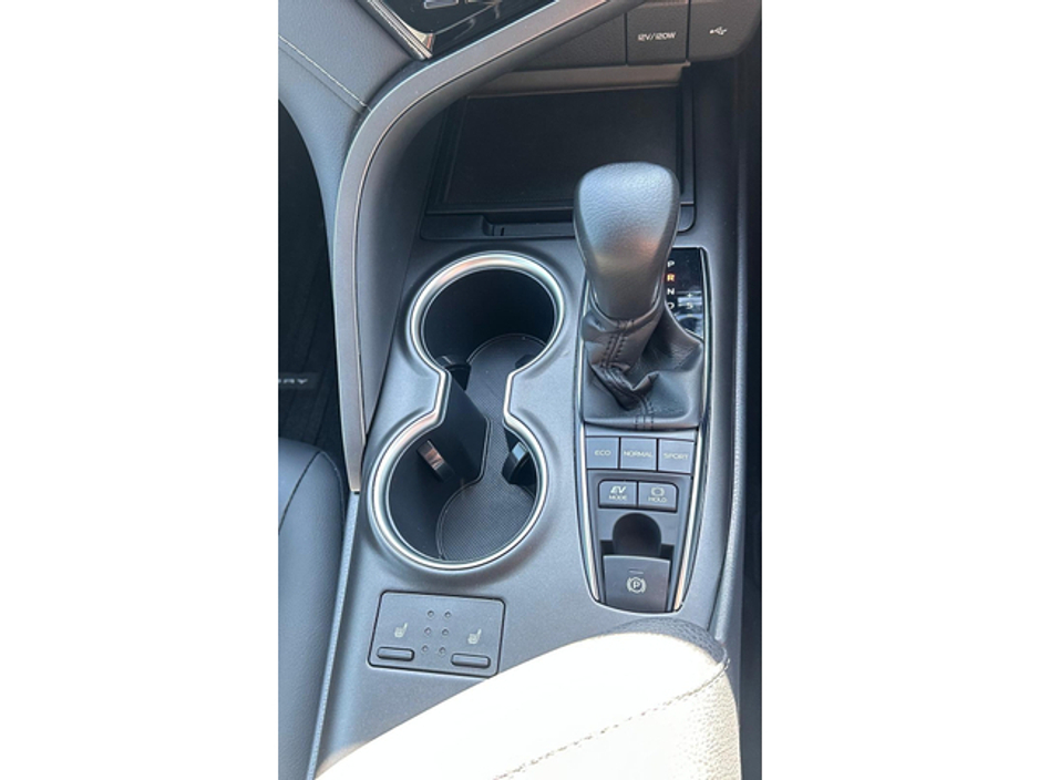 2022 Toyota Camry *New Shape* Leather Package 2.5 Hybrid Fresh Import (0032) €34,995