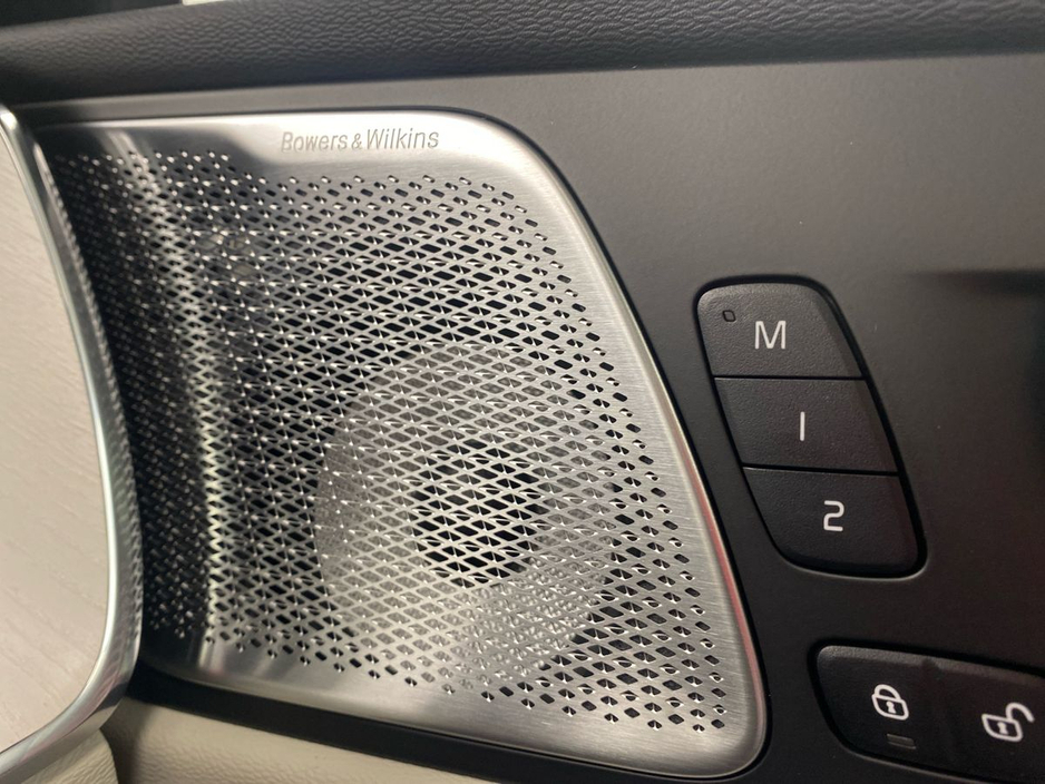 2026 Volvo XC60 - image 17