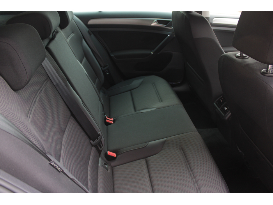 2016 Volkswagen Golf - image 16