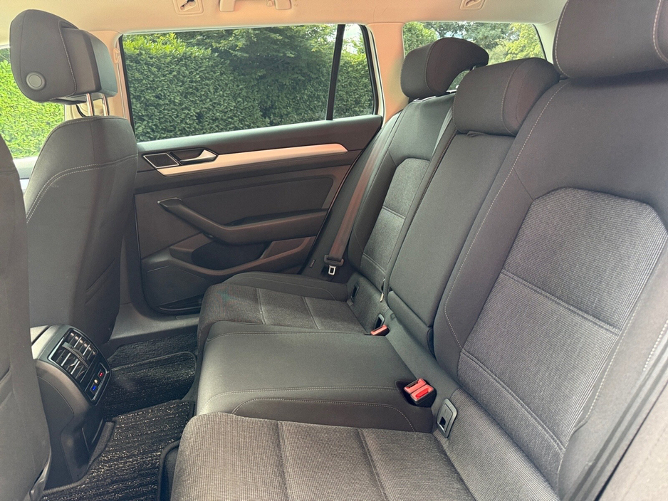 2016 Volkswagen Passat - image 21